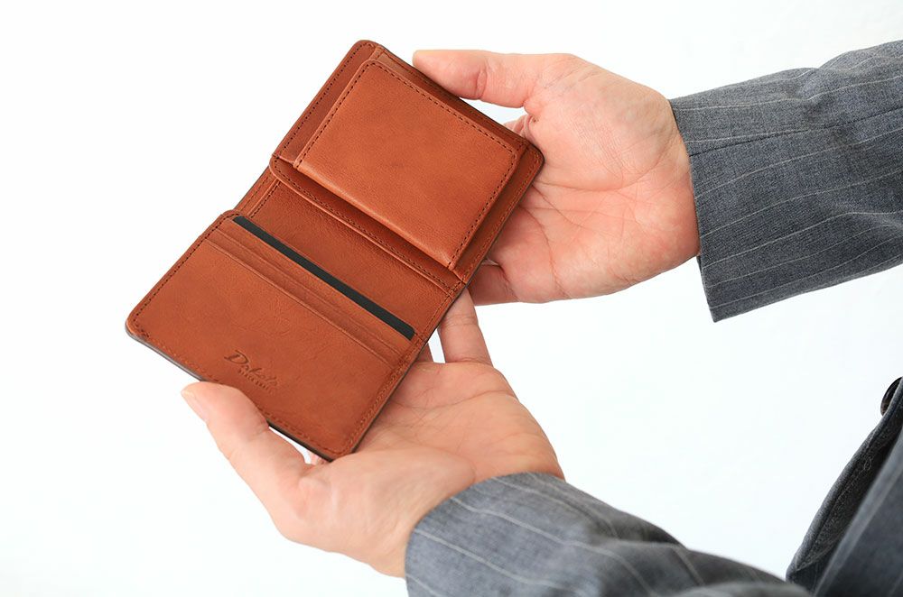 Dakota Black Label ミニモ 二つ折り財布 | TOZAI NANBOKUYA