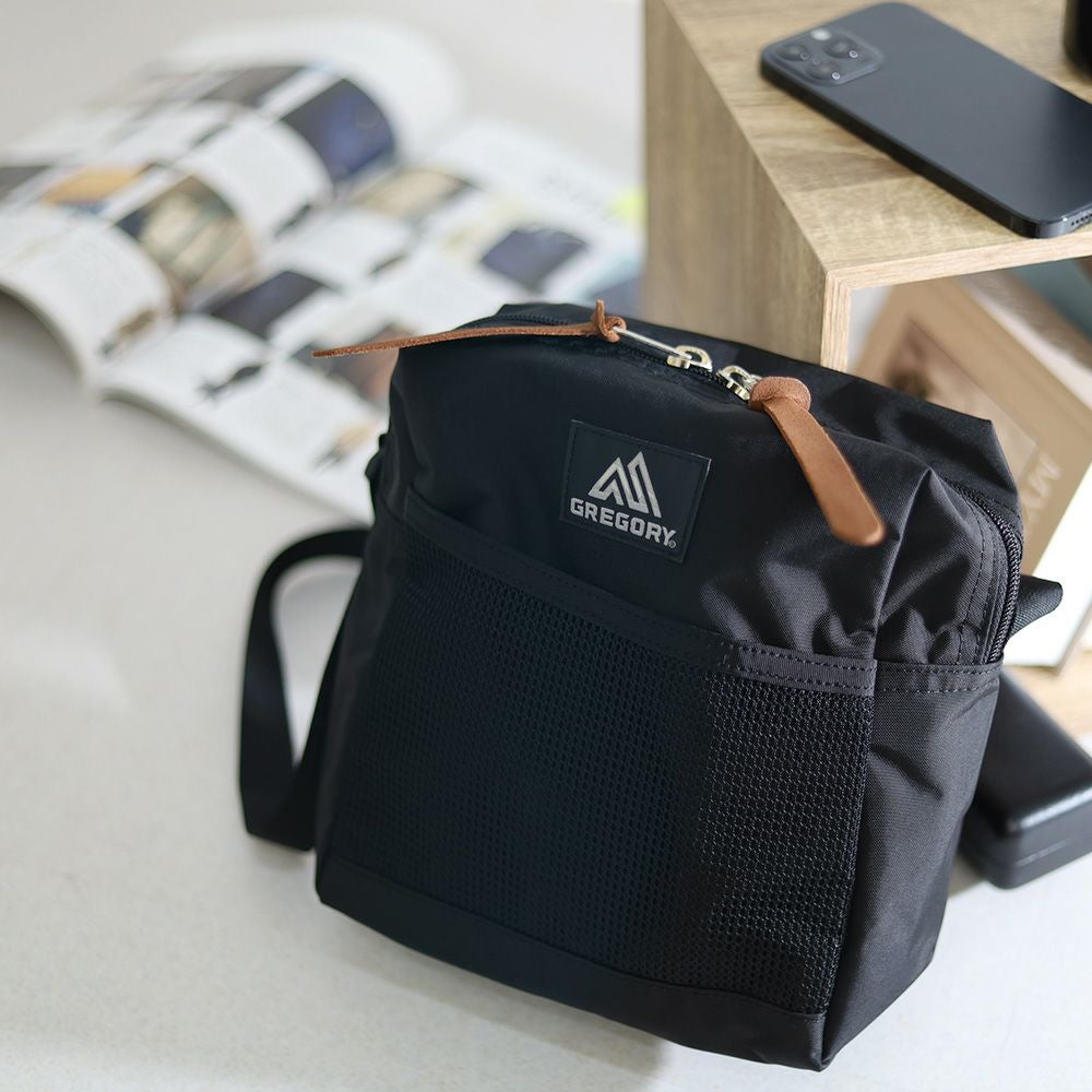 GREGORY Square Shoulder Poach ショルダーバッグ | TOZAI NANBOKUYA