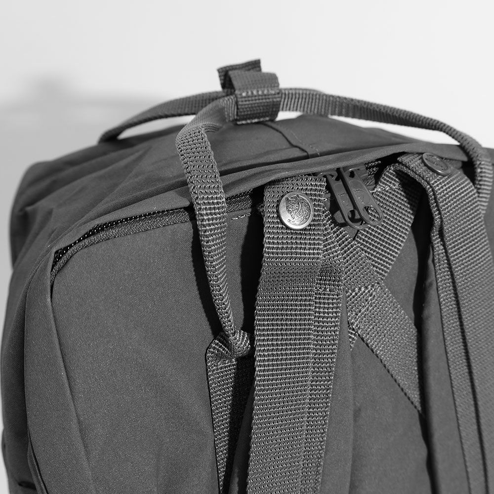 FJALLRAVEN Kanken Laptop 15 リュックサック | TOZAI NANBOKUYA