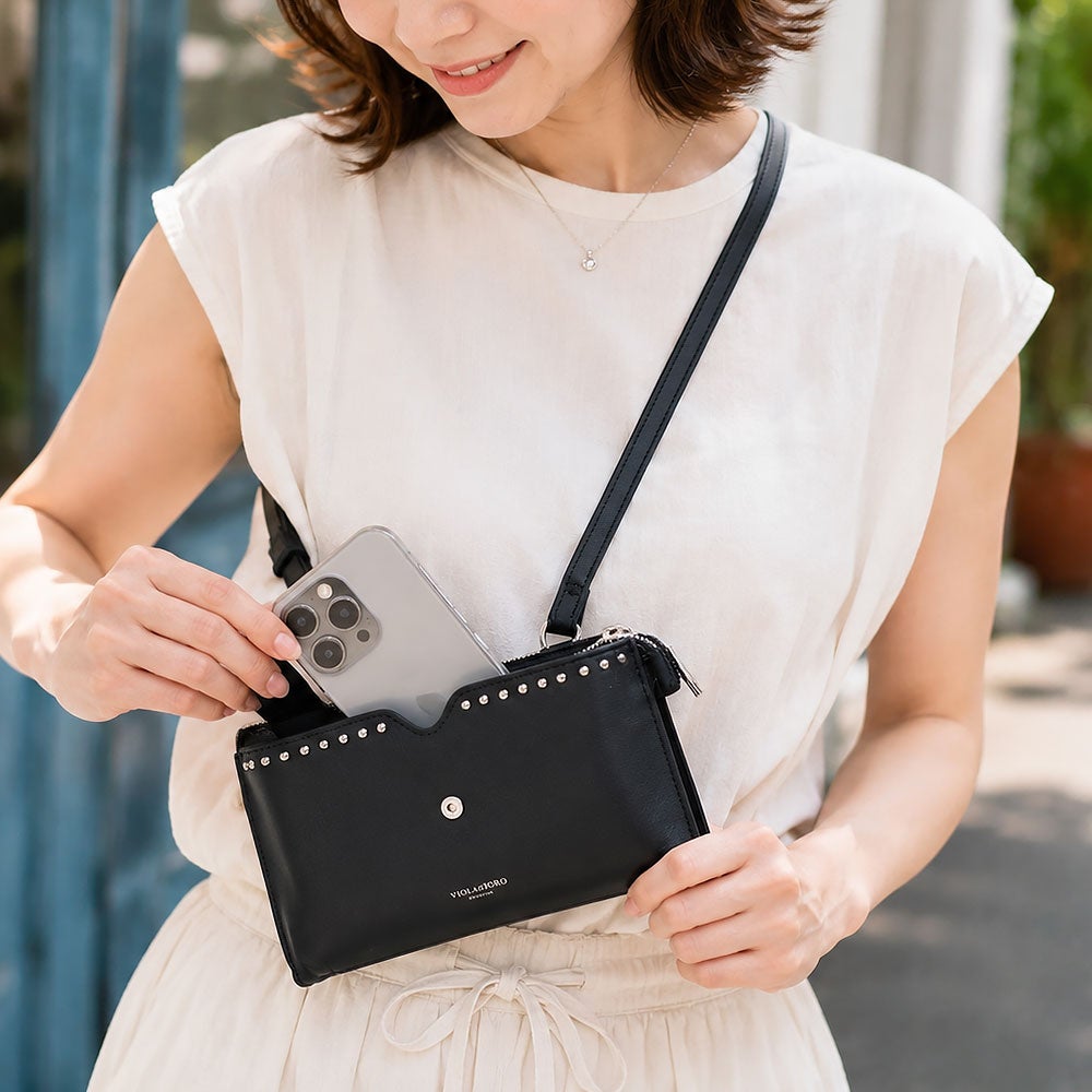 VIOLAdORO MILOスタッズ付き 横型 スマートフォンポシェット | TOZAI